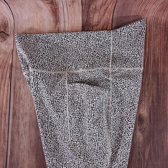 Athleta Womens Large Salutation Stash II Textured Tight Micro Cheetah 631936 - Picture 5 of 12